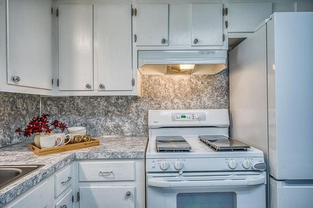 752 N Norman Avenue, Moore, OK 73160