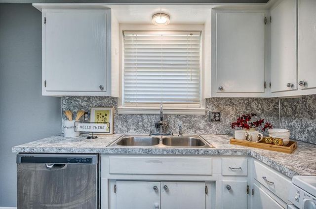 752 N Norman Avenue, Moore, OK 73160