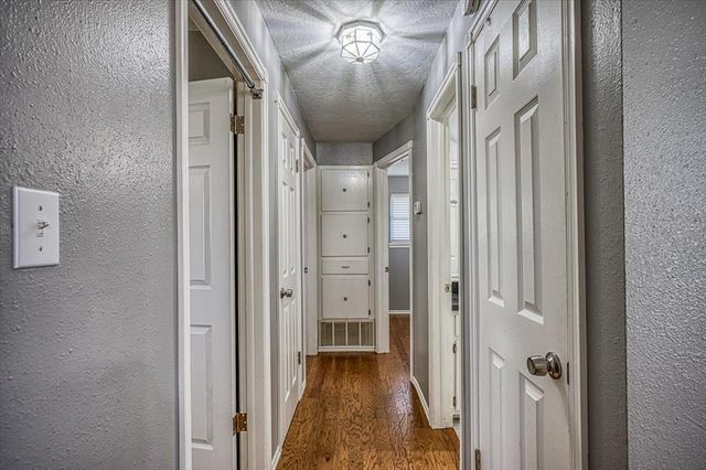 752 N Norman Avenue, Moore, OK 73160