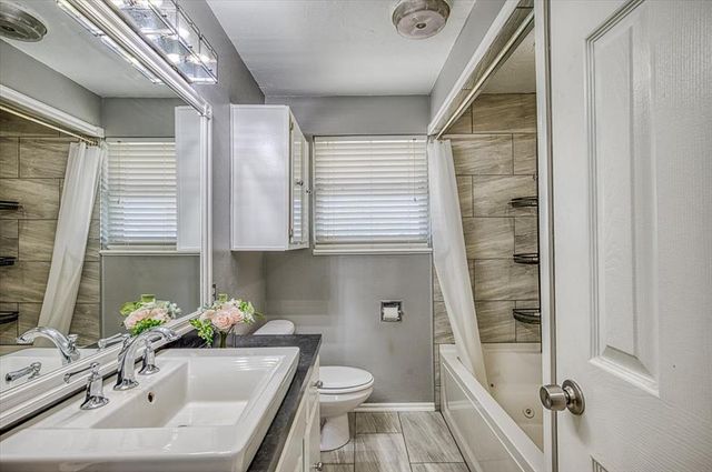 752 N Norman Avenue, Moore, OK 73160