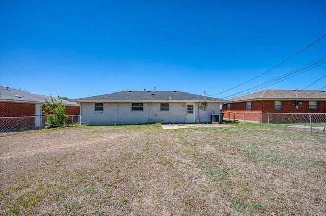 752 N Norman Avenue, Moore, OK 73160