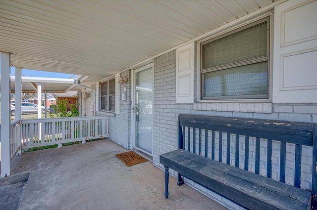 752 N Norman Avenue, Moore, OK 73160