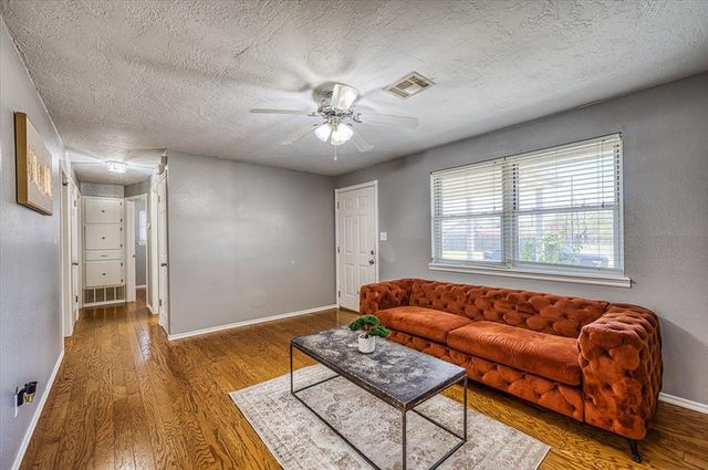 752 N Norman Avenue, Moore, OK 73160