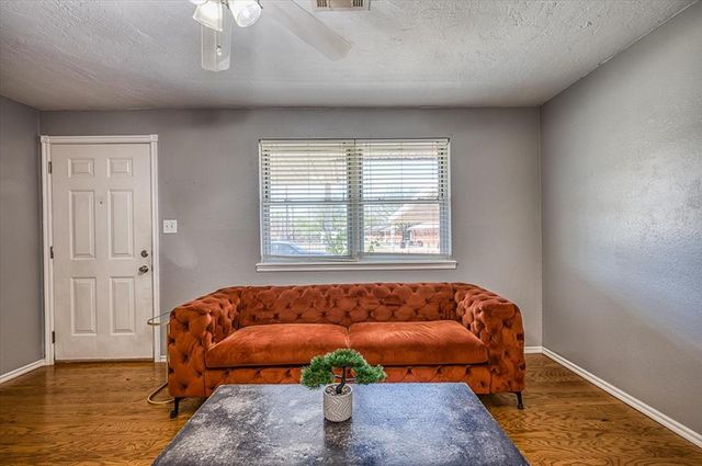 752 N Norman Avenue, Moore, OK 73160