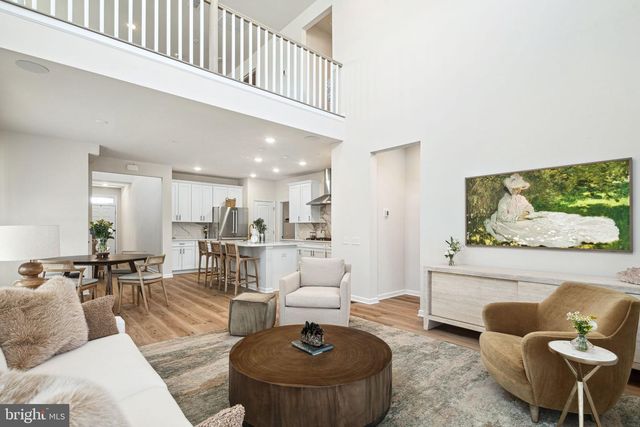 2016 MARQUIS LN, Jamison, PA 18929