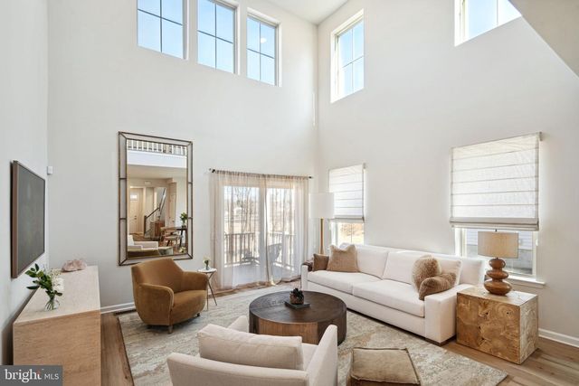 2016 MARQUIS LN, Jamison, PA 18929