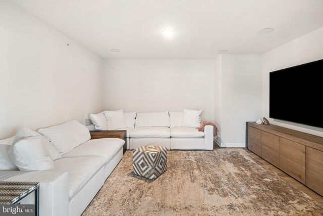 2016 MARQUIS LN, Jamison, PA 18929