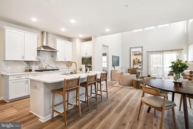 2016 MARQUIS LN, Jamison, PA 18929