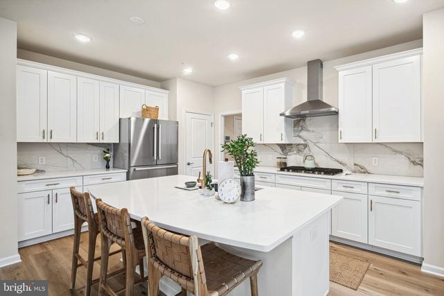 2016 MARQUIS LN, Jamison, PA 18929