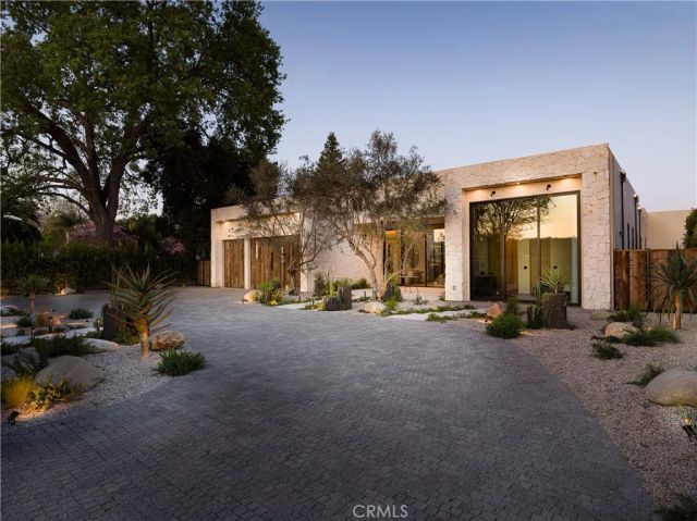 5824 Manton Avenue, Woodland Hills, CA 91367