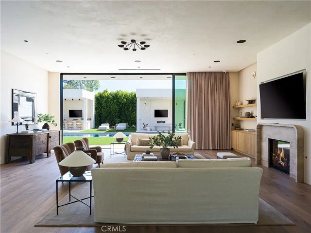 5824 Manton Avenue, Woodland Hills, CA 91367