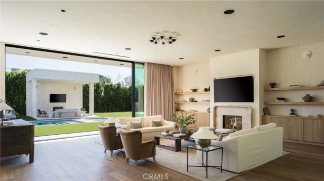 5824 Manton Avenue, Woodland Hills, CA 91367