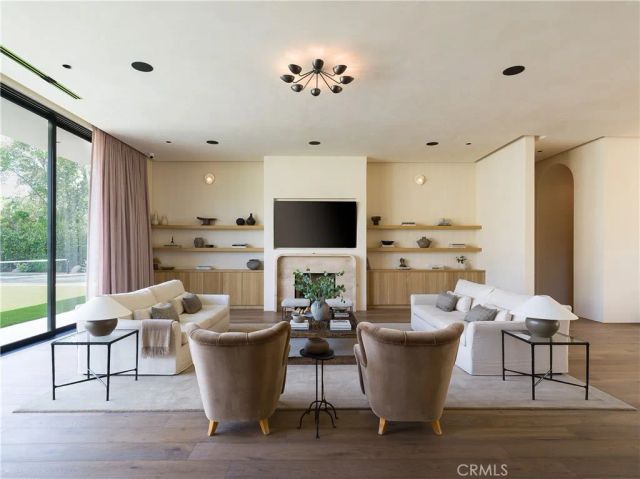 5824 Manton Avenue, Woodland Hills, CA 91367