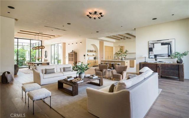 5824 Manton Avenue, Woodland Hills, CA 91367