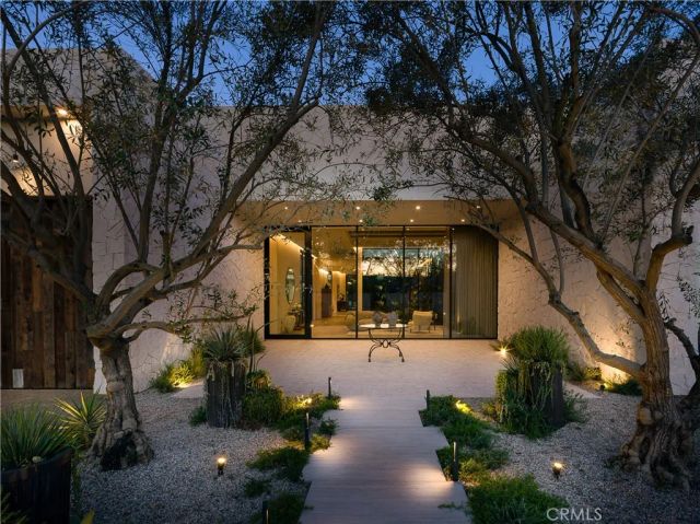 5824 Manton Avenue, Woodland Hills, CA 91367