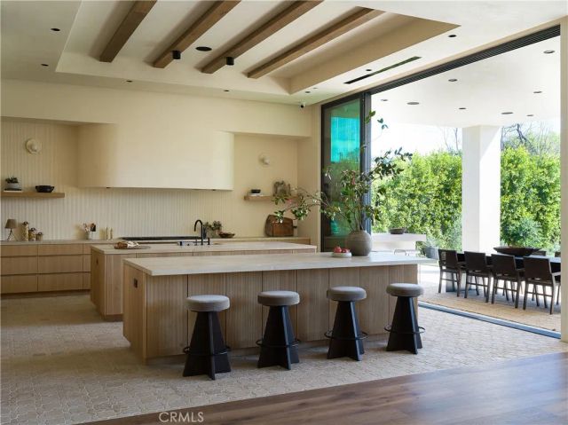 5824 Manton Avenue, Woodland Hills, CA 91367