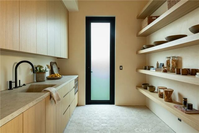 5824 Manton Avenue, Woodland Hills, CA 91367