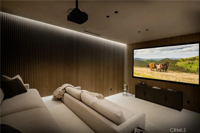 5824 Manton Avenue, Woodland Hills, CA 91367