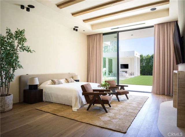 5824 Manton Avenue, Woodland Hills, CA 91367