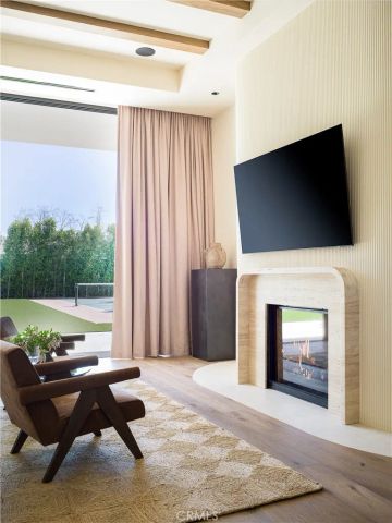 5824 Manton Avenue, Woodland Hills, CA 91367