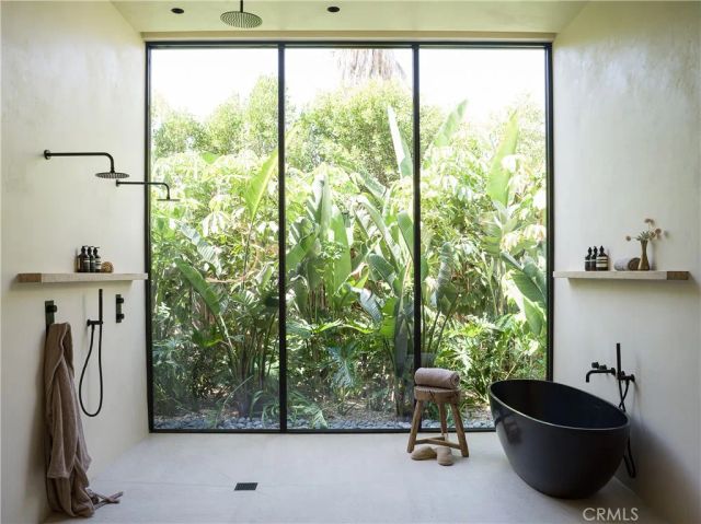 5824 Manton Avenue, Woodland Hills, CA 91367