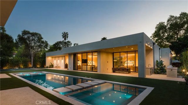 5824 Manton Avenue, Woodland Hills, CA 91367