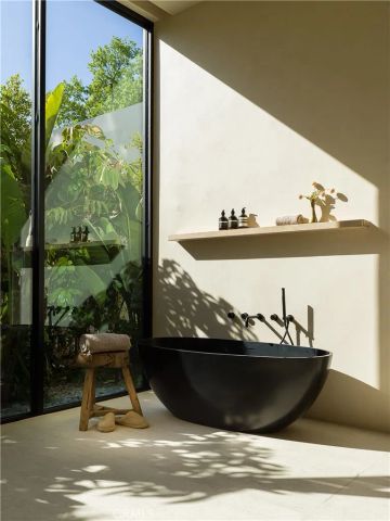 5824 Manton Avenue, Woodland Hills, CA 91367