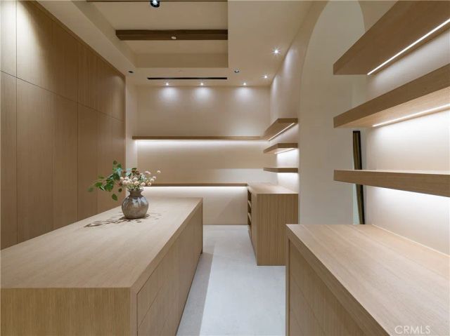 5824 Manton Avenue, Woodland Hills, CA 91367