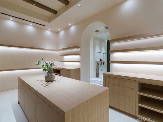 5824 Manton Avenue, Woodland Hills, CA 91367