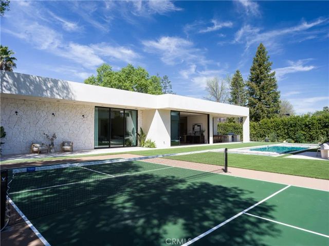 5824 Manton Avenue, Woodland Hills, CA 91367