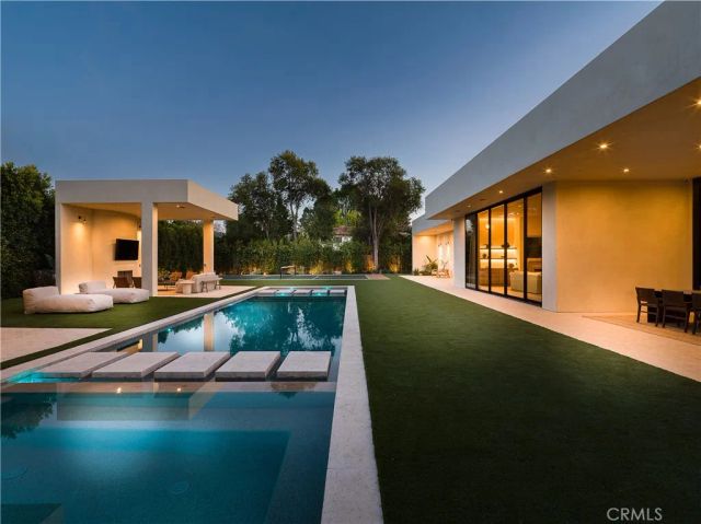 5824 Manton Avenue, Woodland Hills, CA 91367