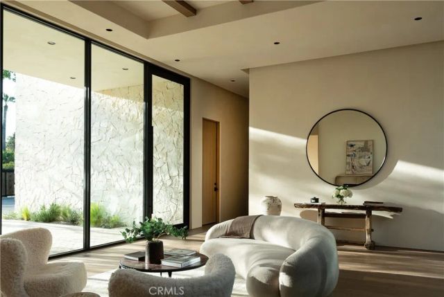 5824 Manton Avenue, Woodland Hills, CA 91367