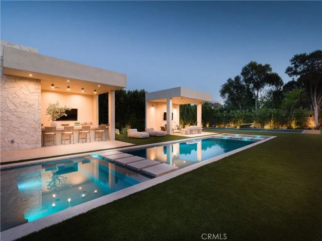 5824 Manton Avenue, Woodland Hills, CA 91367