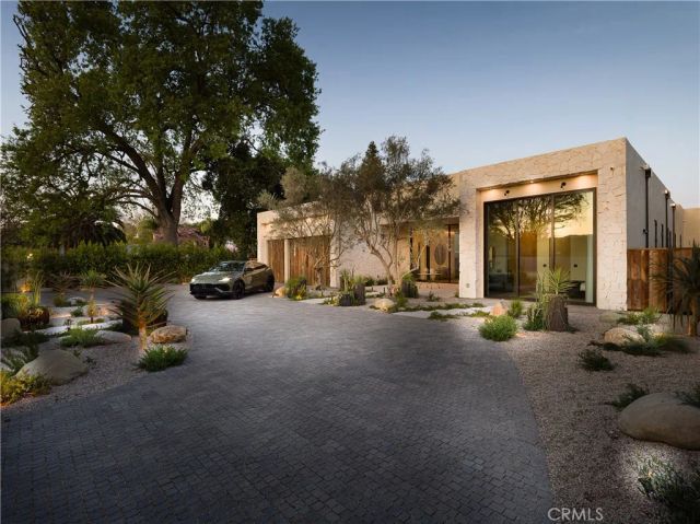 5824 Manton Avenue, Woodland Hills, CA 91367