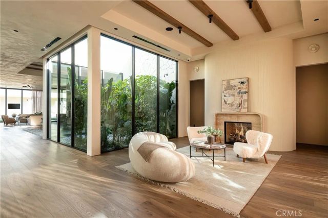 5824 Manton Avenue, Woodland Hills, CA 91367