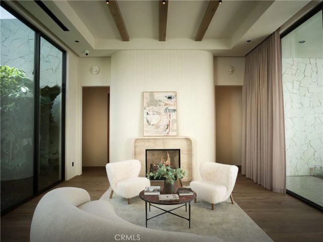 5824 Manton Avenue, Woodland Hills, CA 91367