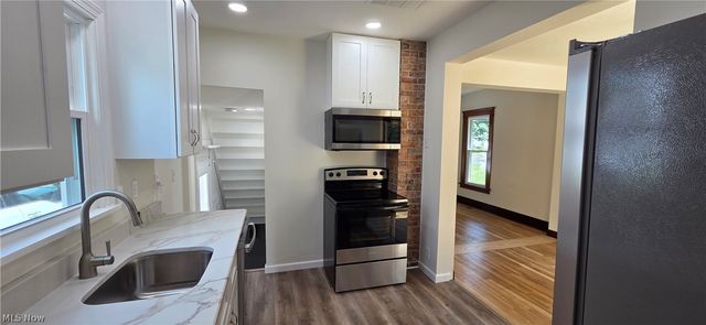 9964 E River Road, Elyria, OH 44035
