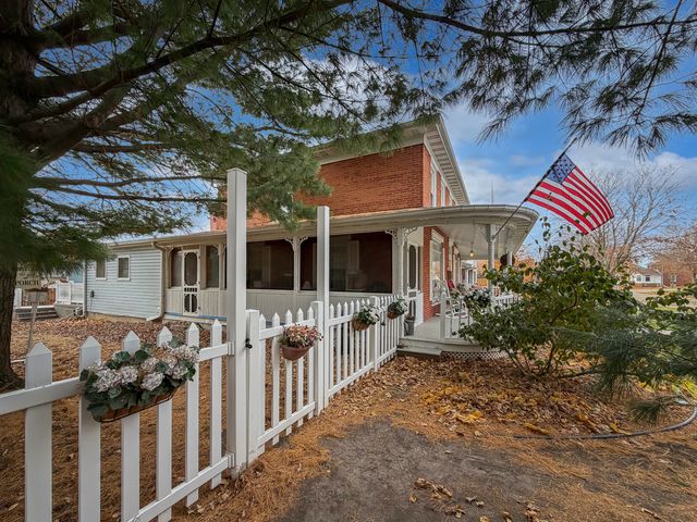 110 W Mason Street, Lena, IL 61048