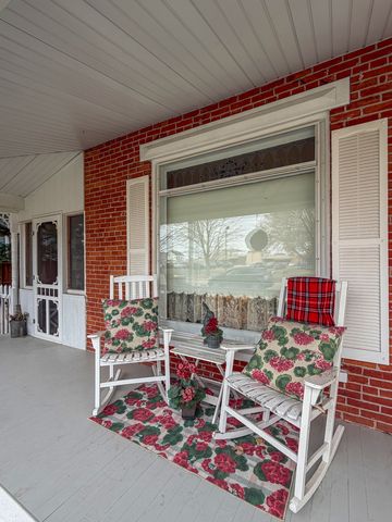 110 W Mason Street, Lena, IL 61048