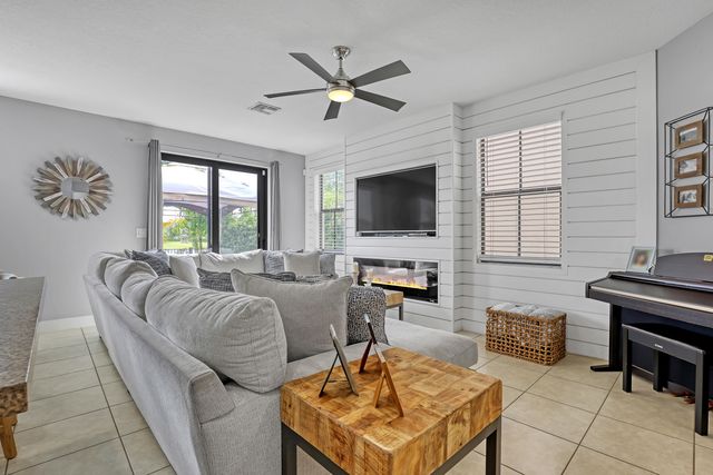 5024 Laurel Oak Drive, Riviera Beach, FL 33410