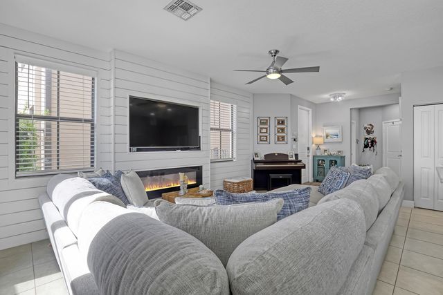 5024 Laurel Oak Drive, Riviera Beach, FL 33410