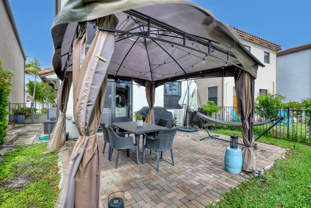 5024 Laurel Oak Drive, Riviera Beach, FL 33410