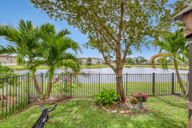 5024 Laurel Oak Drive, Riviera Beach, FL 33410