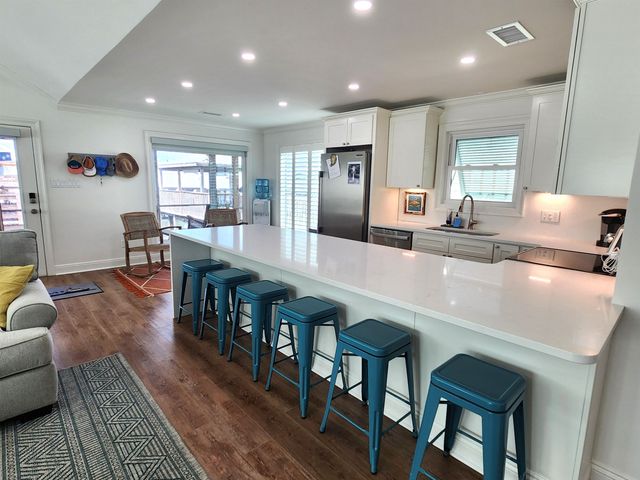 1015 Bourg St, Golden Meadow, LA 70357