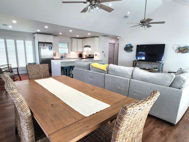 1015 Bourg St, Golden Meadow, LA 70357