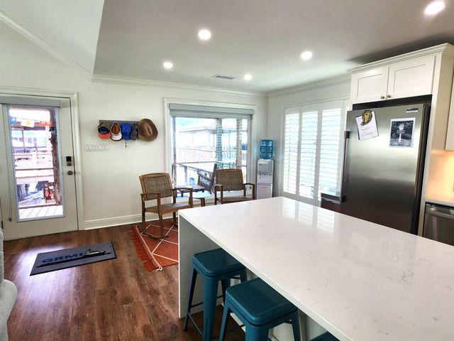 1015 Bourg St, Golden Meadow, LA 70357