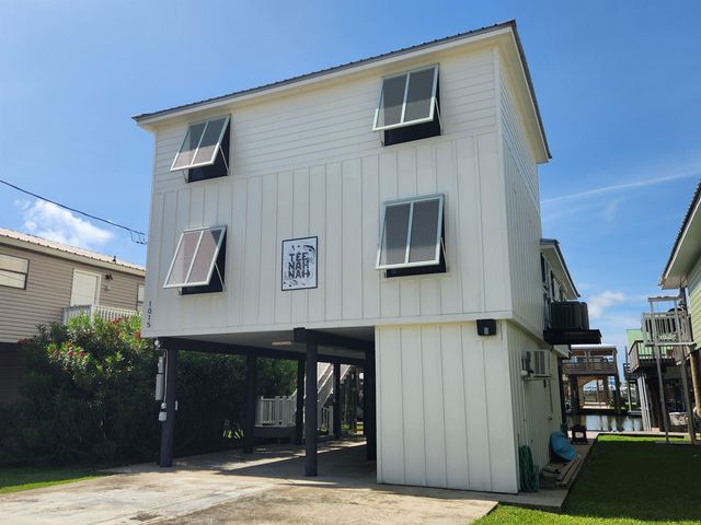 1015 Bourg St, Golden Meadow, LA 70357