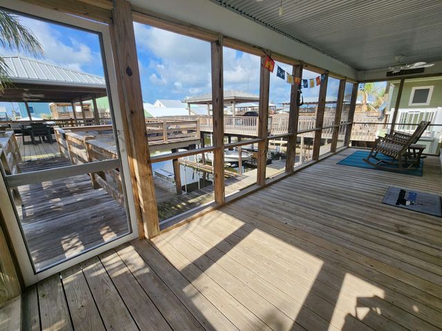 1015 Bourg St, Golden Meadow, LA 70357