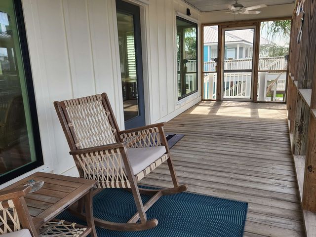 1015 Bourg St, Golden Meadow, LA 70357