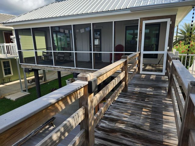 1015 Bourg St, Golden Meadow, LA 70357